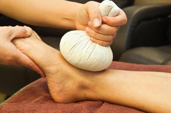 Foot Massage with Herbal Compress